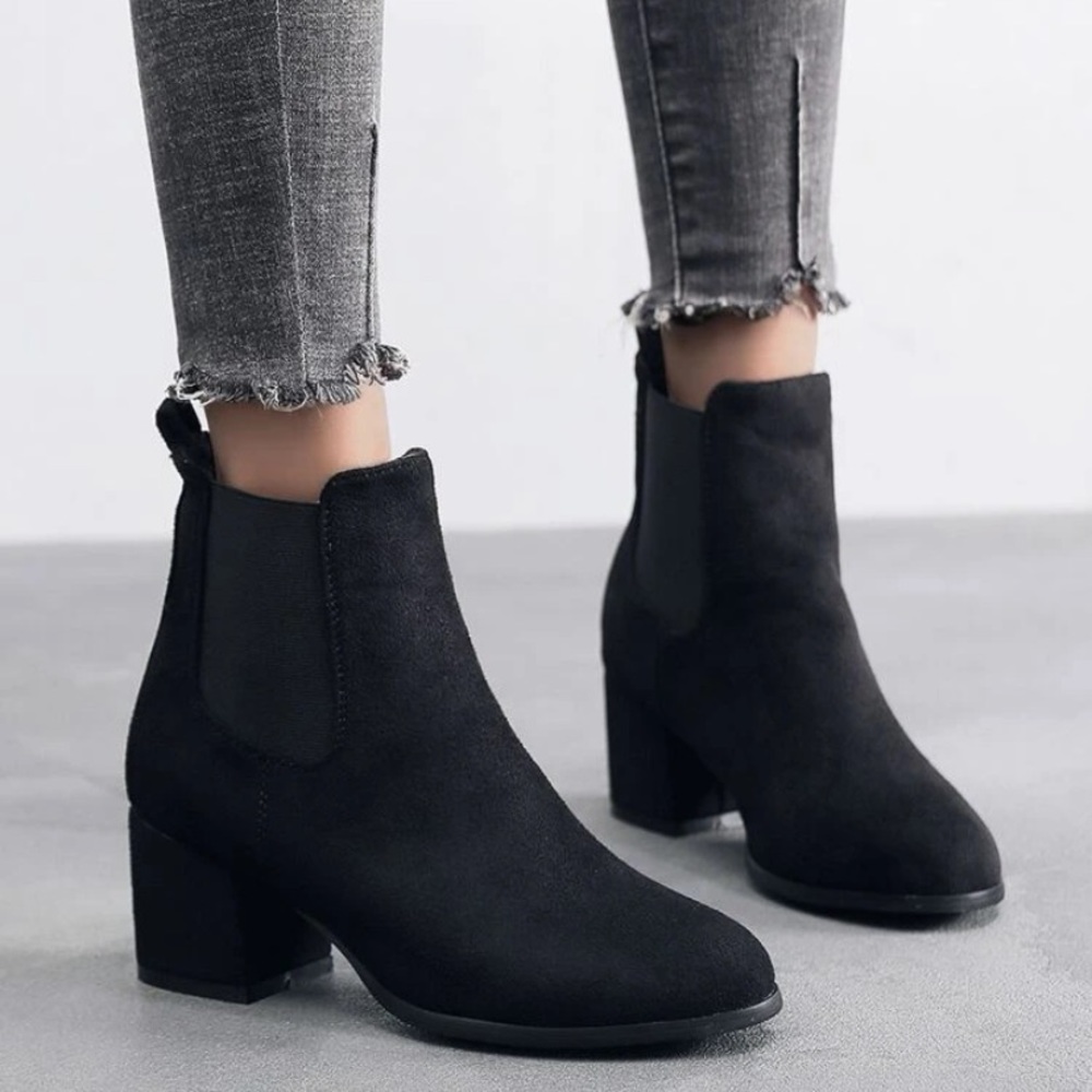 Chunky heeled Chelsea boot